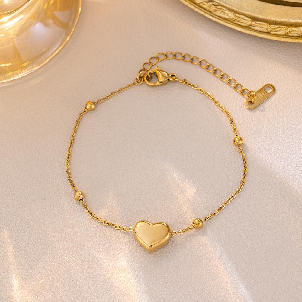 Heart Bracelet,Bracelet,Elegant,chain,Lightweight,perfect for daily wear,Makeup Stash Pakistan