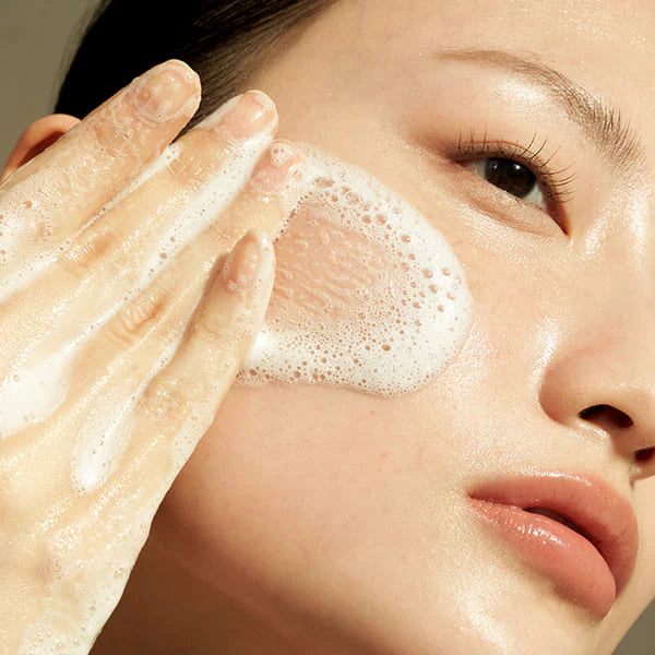 Klairs - Gentle Black Facial Cleanser 140ml-Makeup Sash Pakistan Klairs - Gentle Black Facial Cleanser 140ml-Makeup Sash Pakistan