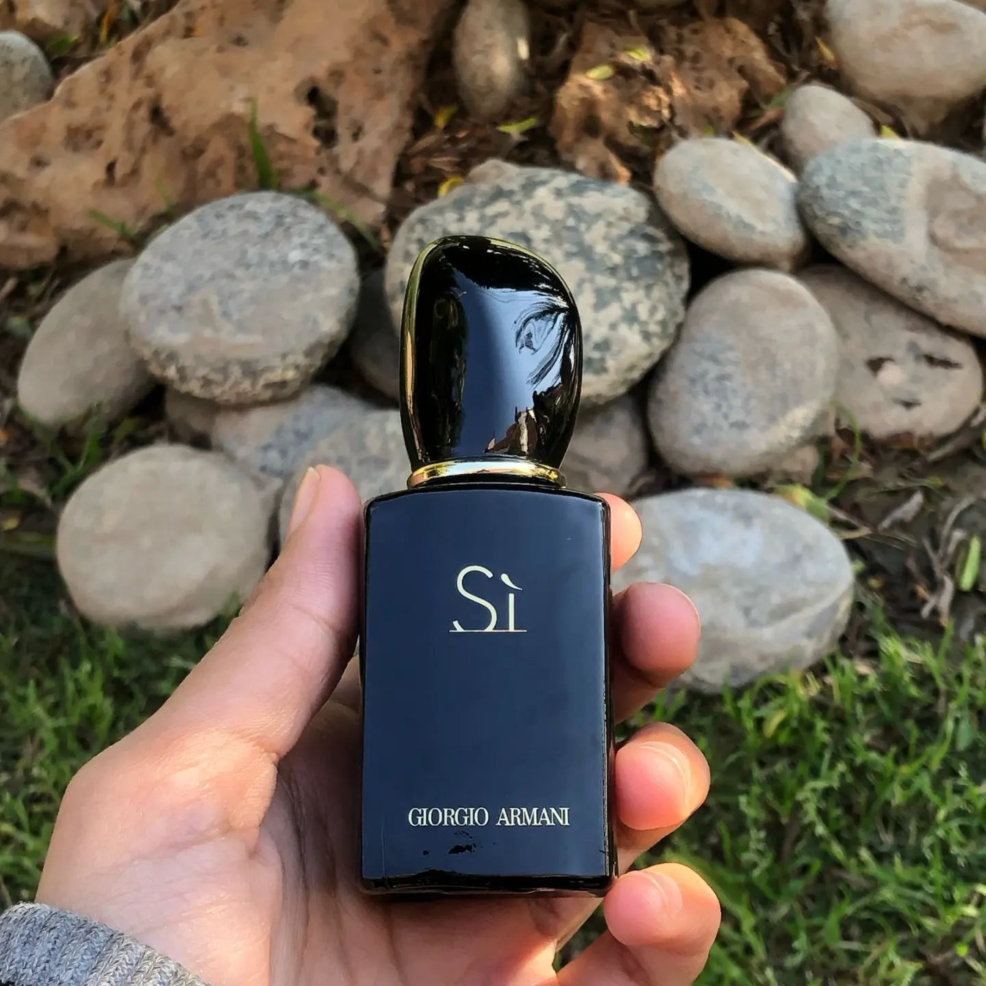 Giorgio Armani SI intense 30ml without box - Makeup Stash Pakistan Giorgio Armani SI intense 30ml without box - Makeup Stash Pakistan