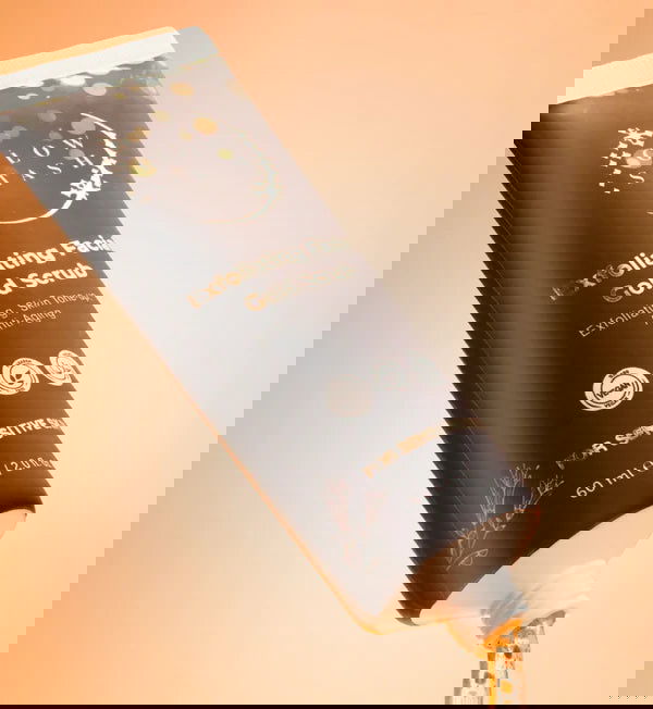 GlowStash Exfoliating Facial Gold Scrub - Makeup Stash Pakistan