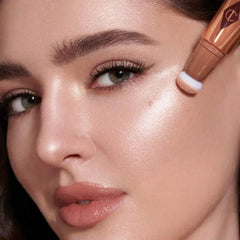 Tilbury Spotlight, Beauty Light Wand 5ml, Charlotte Tilbury Highlighter, liquid glow highlighter, easy highlighter wand, champagne highlighter, dewy skin makeup, radiant glow makeup, Charlotte Tilbury makeup, Hollywood glow highlighter, luxury liquid highlighter - Makeupstashpk