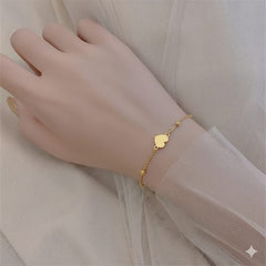 Heart Bracelet,Bracelet,Elegant,chain,Lightweight,perfect for daily wear,Makeup Stash Pakistan