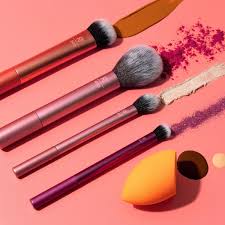 Real Technique Everyday Essentials Brush set (5Pcs) - Makeup Stash Pakistan