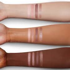 Charlotte Tilbury- Pillow Talk Luxury Palette - Makeup Stash Pakistan