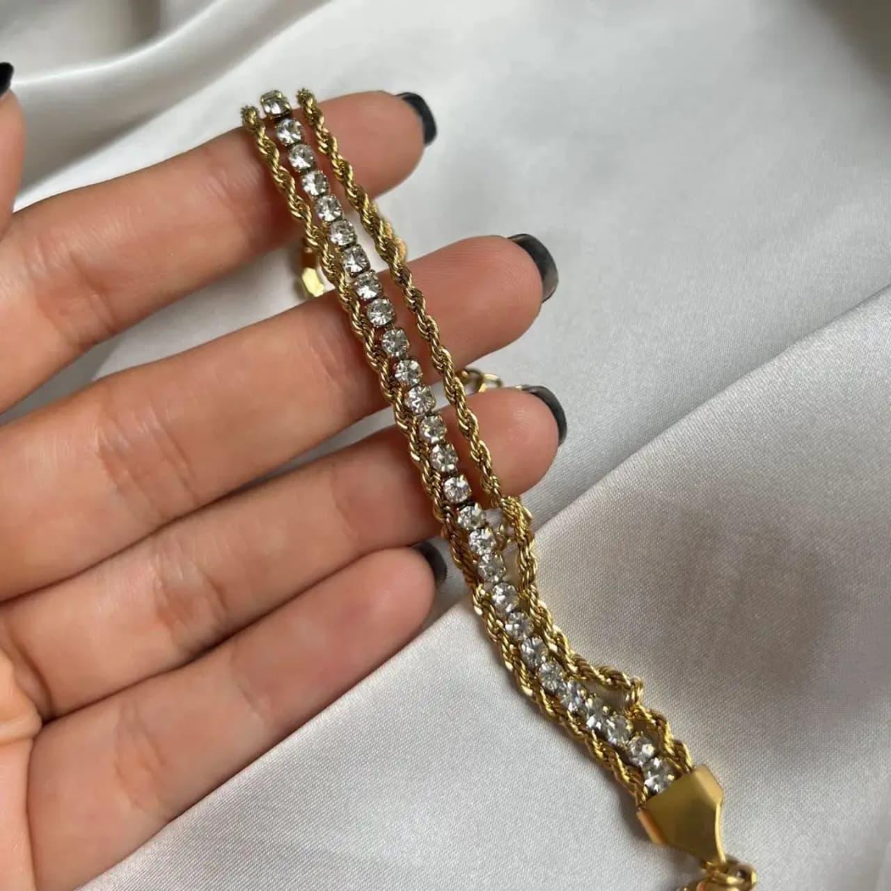 Vintage Gold-Toned Rhinestone Chain Bracelet with Secure Clasp – Elegant & Sparkling