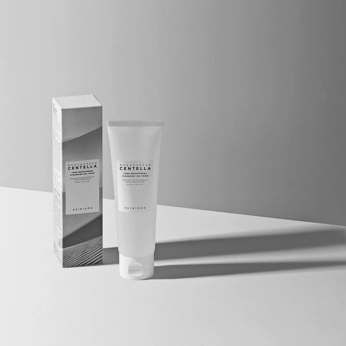 Skin1004 - Madagascar Centella Tone Brightening Cleansing Gel Foam 125ml - Makeup Stash Pakistan
