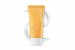 Lightweight, Hydrating ,Sunscreen, SPF Protection, no white cast, Gentle Formula ,  all skin types. - Makeup Stash Pakistan

