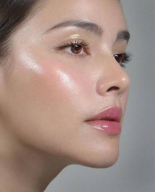 Pixi Ice Pearl, Pixi Highlighter Stick, Ice Pearl Highlighter, Cream Highlighter, Glow Stick, Hydrating Highlighter, Pixi Beauty, Face Highlighter, Dewy Highlighter, Glass Skin Makeup, Pearlescent Highlighter, Makeup Stick, Radiant Glow -Makeup Stash Pakistan
