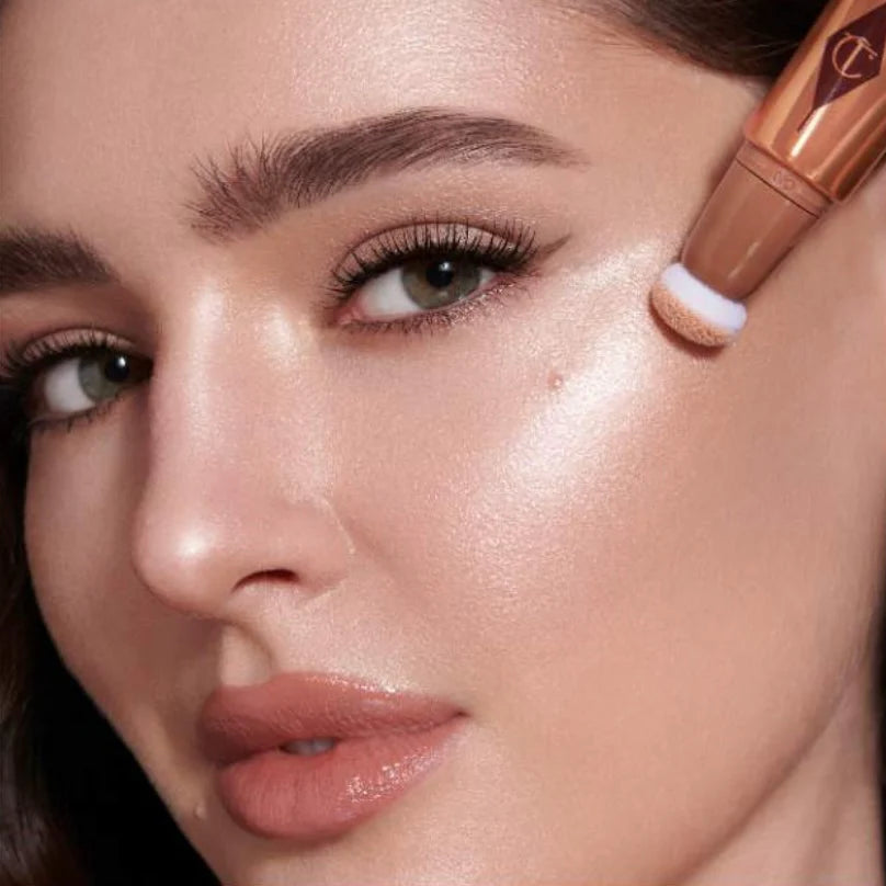 Tilbury Spotlight, Beauty Light Wand 5ml, Charlotte Tilbury Highlighter, liquid glow highlighter, easy highlighter wand, champagne highlighter, dewy skin makeup, radiant glow makeup, Charlotte Tilbury makeup, Hollywood glow highlighter, luxury liquid highlighter - Makeupstashpk