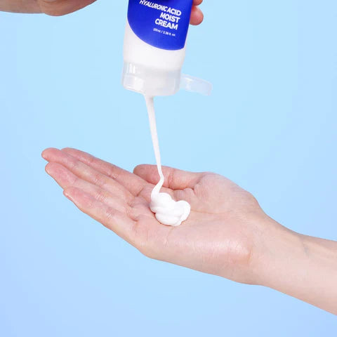 Isntree - Hyaluronic Acid Moist Cream 100ml-Makeup Stash Pakistan