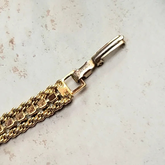 Vintage Gold-Toned Rhinestone Chain Bracelet with Secure Clasp – Elegant & Sparkling