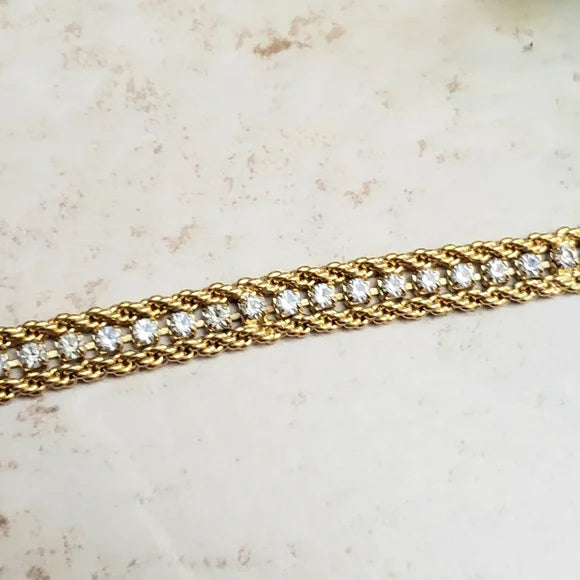 Vintage Gold-Toned Rhinestone Chain Bracelet with Secure Clasp – Elegant & Sparkling