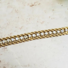 Vintage Gold-Toned Rhinestone Chain Bracelet with Secure Clasp – Elegant & Sparkling