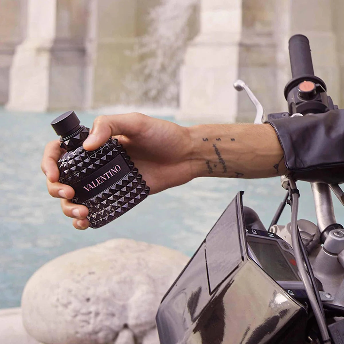 Valentino,Men Perfumes,Luxury Perfumes,Long-lasting,Masculine Fragnance,Makeup Stash Pakistan