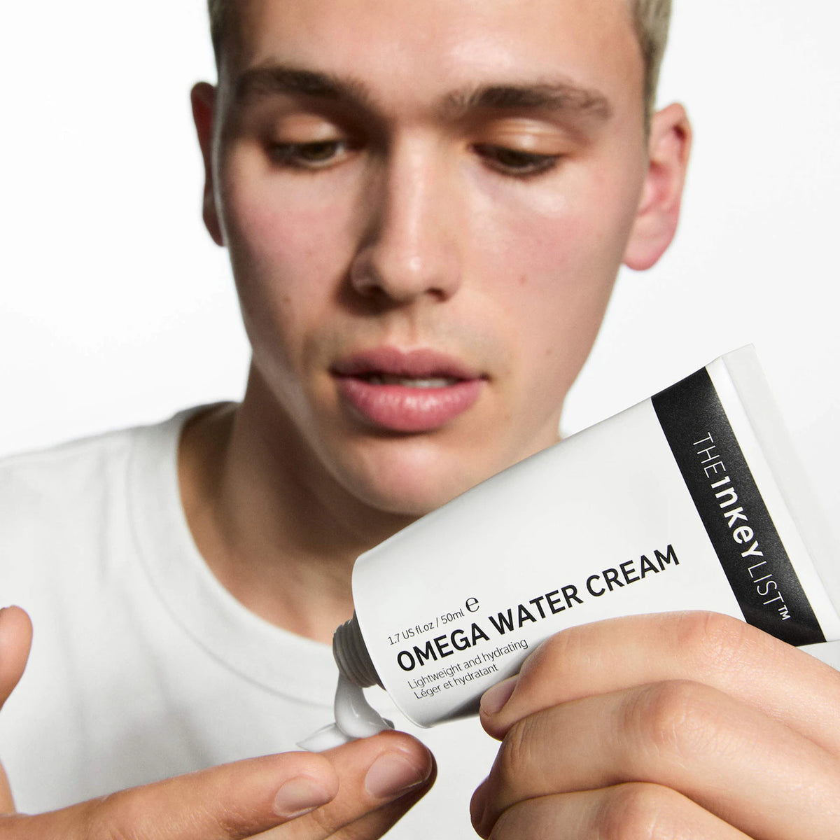 Lightweight , Oil-Free ,Moisturiser , Hydrate Skin, Makeup Stash Pakistan