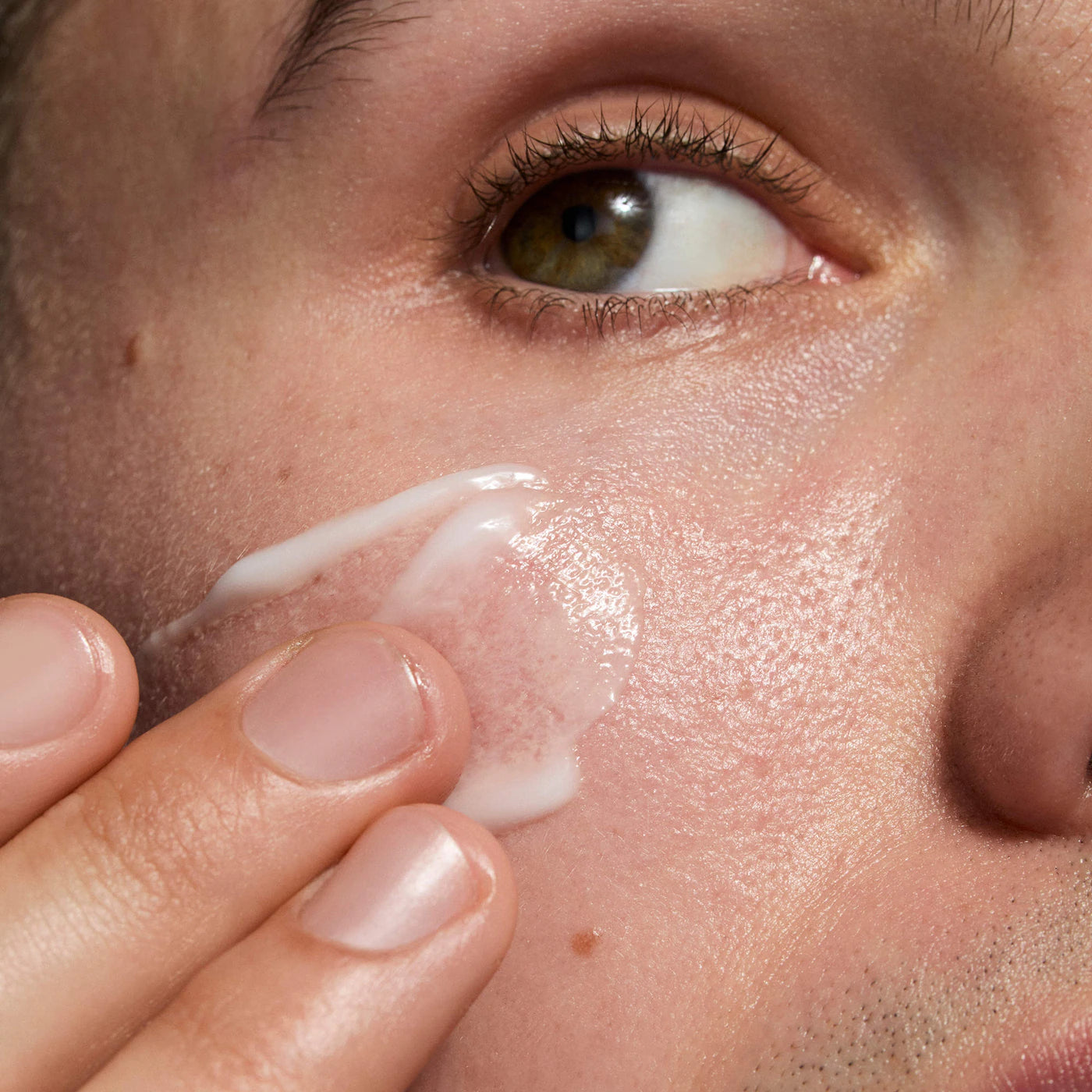 Lightweight , Oil-Free ,Moisturiser , Hydrate Skin, Makeup Stash Pakistan